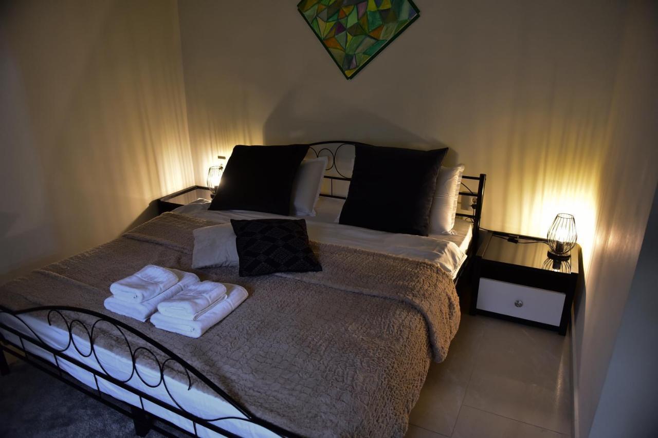 Flh - A&M Central Studio Apartment Sibiu Bagian luar foto