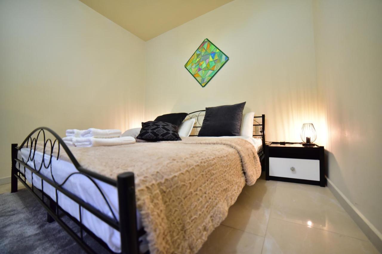Flh - A&M Central Studio Apartment Sibiu Bagian luar foto